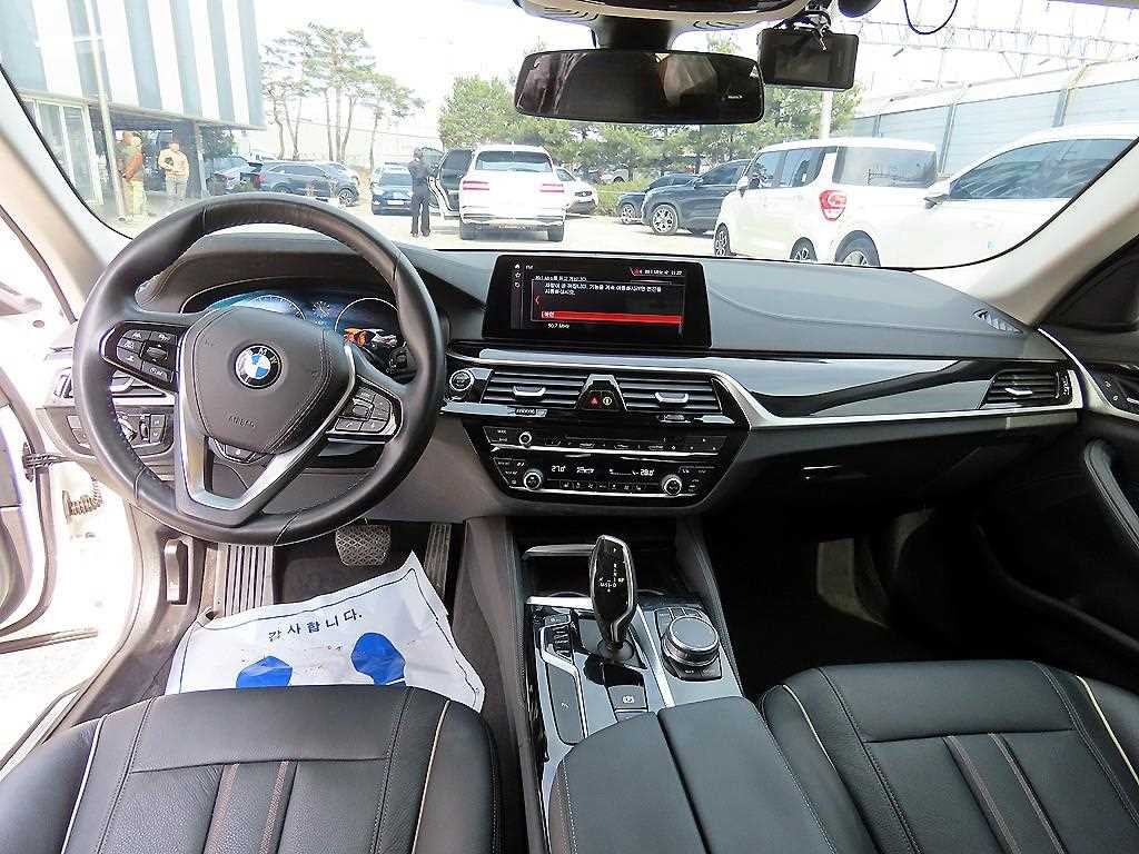 BMW 5시리즈 5시리즈 (G30) 520i 럭셔리 이미지 7