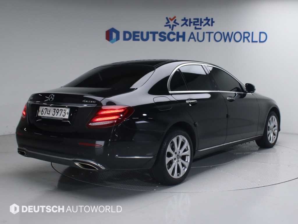 벤츠 E 클래스 E-클래스 W213 E300 4MATIC 익스클루시브 이미지 2