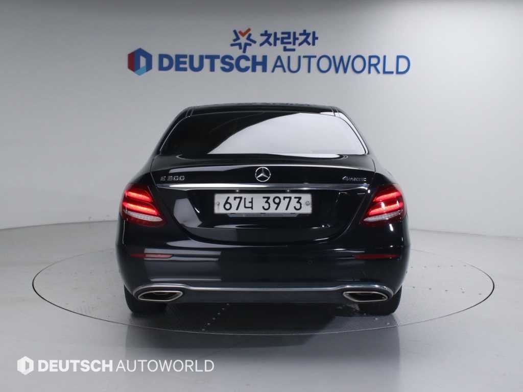 벤츠 E 클래스 E-클래스 W213 E300 4MATIC 익스클루시브 이미지 4