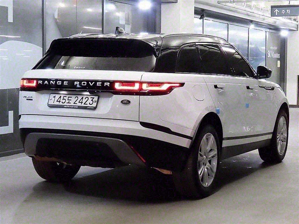 랜드로버 레인지로버 벨라 2.0 D240 R-다이나믹 SE 이미지 4