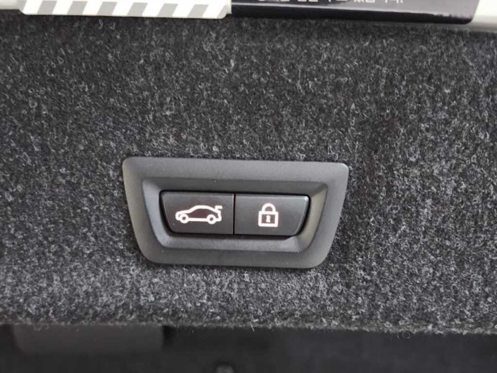 BMW 3시리즈 3시리즈 (G20) 330e 럭셔리 이미지 17