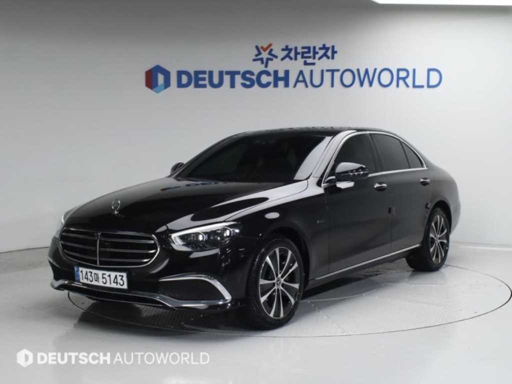 벤츠 E 클래스 E-클래스 W213 E300e 4MATIC 익스클루시브 이미지 1