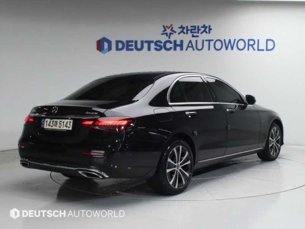 벤츠 E 클래스 E-클래스 W213 E300e 4MATIC 익스클루시브 이미지 2