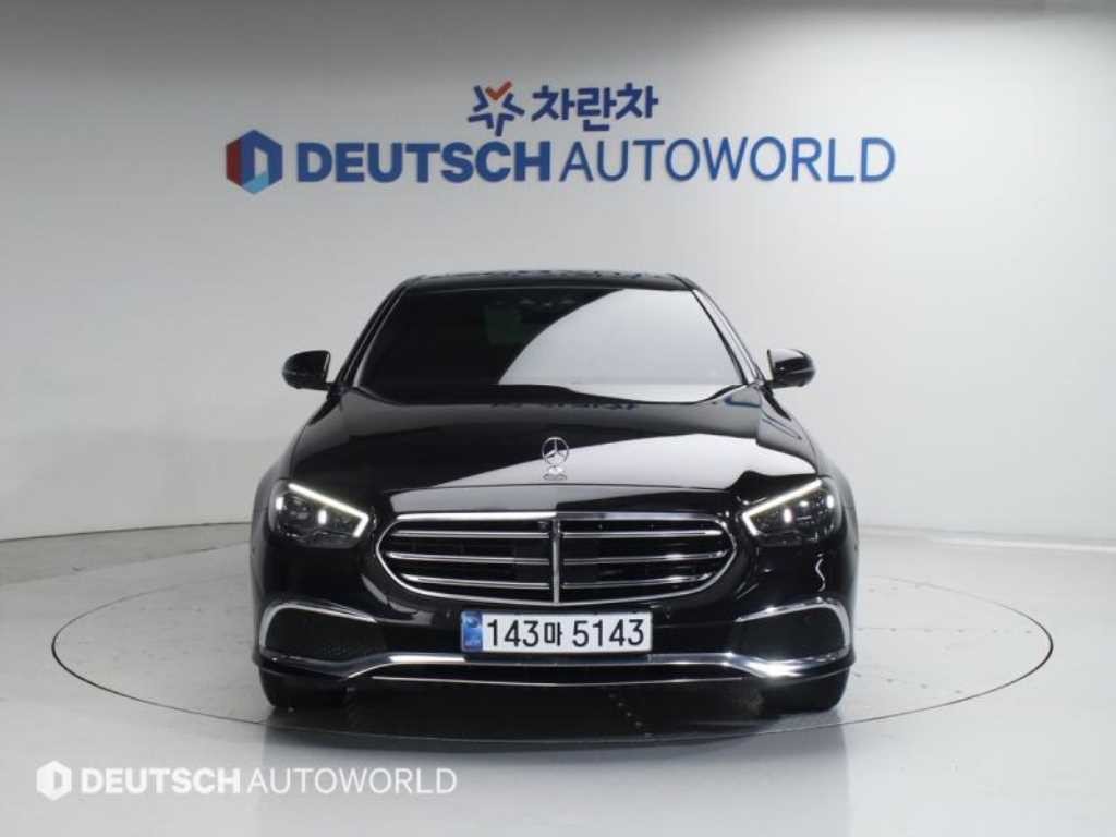 벤츠 E 클래스 E-클래스 W213 E300e 4MATIC 익스클루시브 이미지 3
