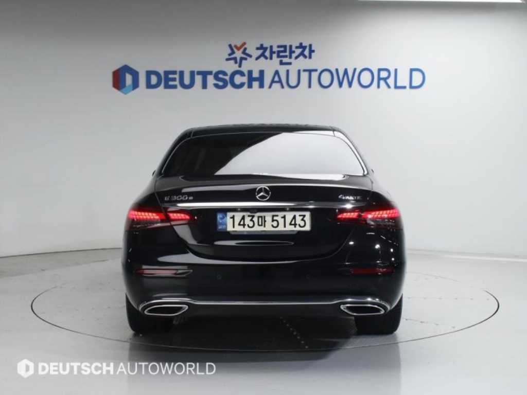 벤츠 E 클래스 E-클래스 W213 E300e 4MATIC 익스클루시브 이미지 4