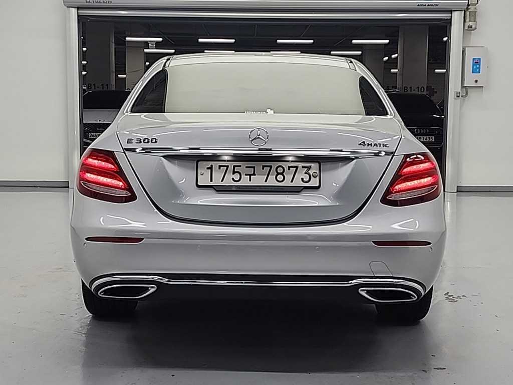 벤츠 E 클래스 E-클래스 W213 E300 4MATIC 익스클루시브 이미지 3