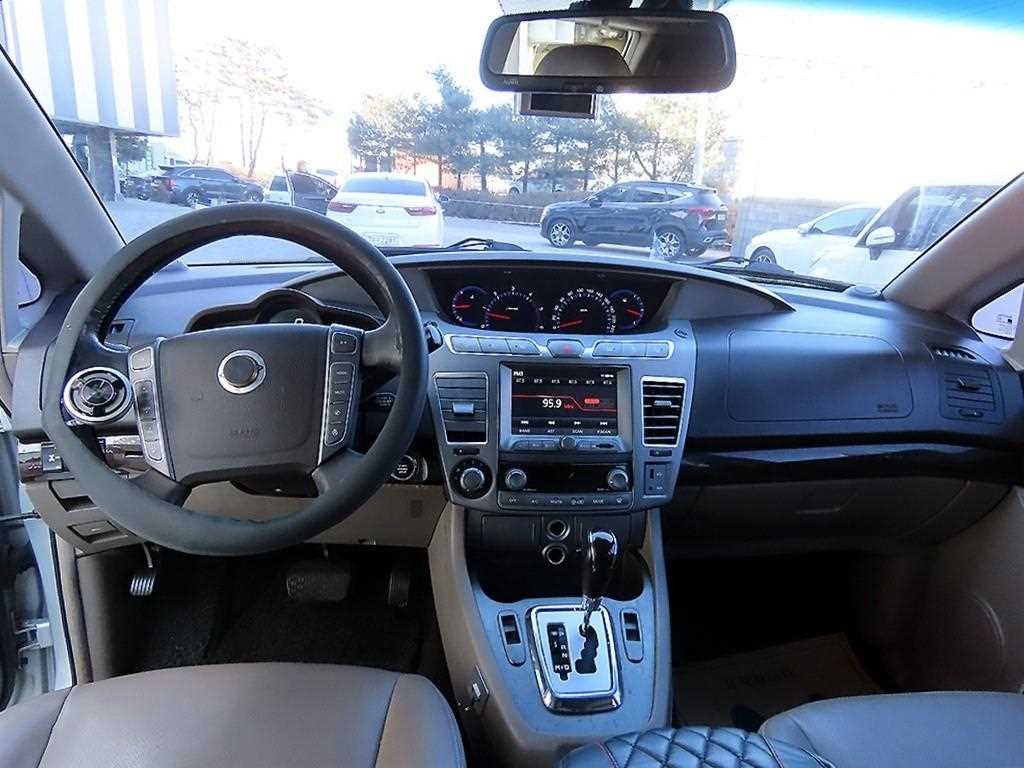 KG모빌리티(쌍용) 코란도 코란도투리스모 4WD 샤토 9인승 이미지 7