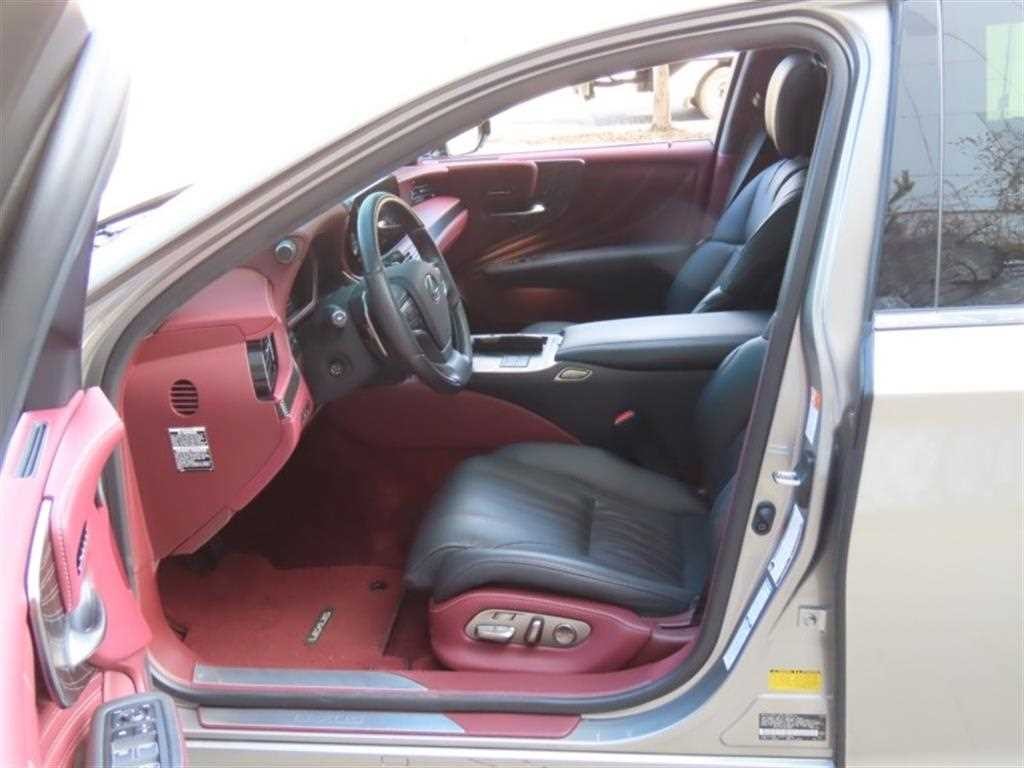 렉서스 LS LS500h 3.5 플래티넘 AWD 이미지 12