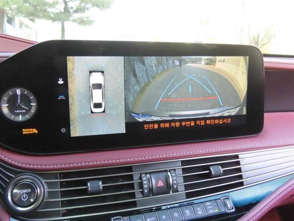 렉서스 LS LS500h 3.5 플래티넘 AWD 이미지 9