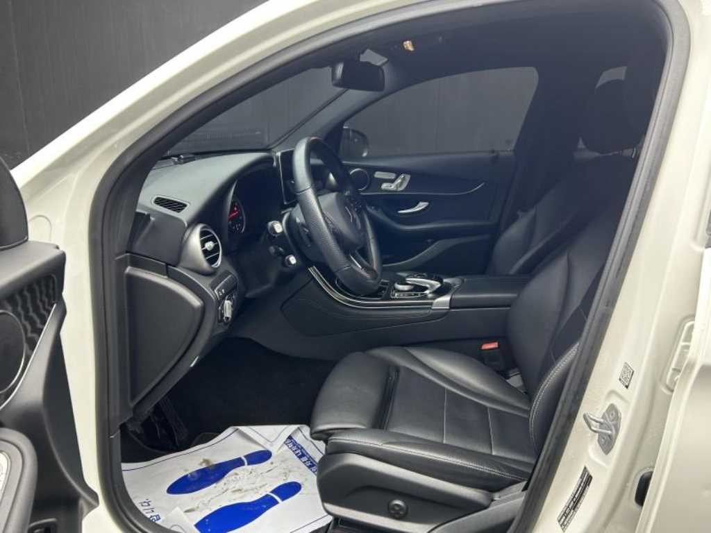 벤츠 GLC 클래스 GLC클래스 X253 GLC 300 4MATIC 쿠페 이미지 6