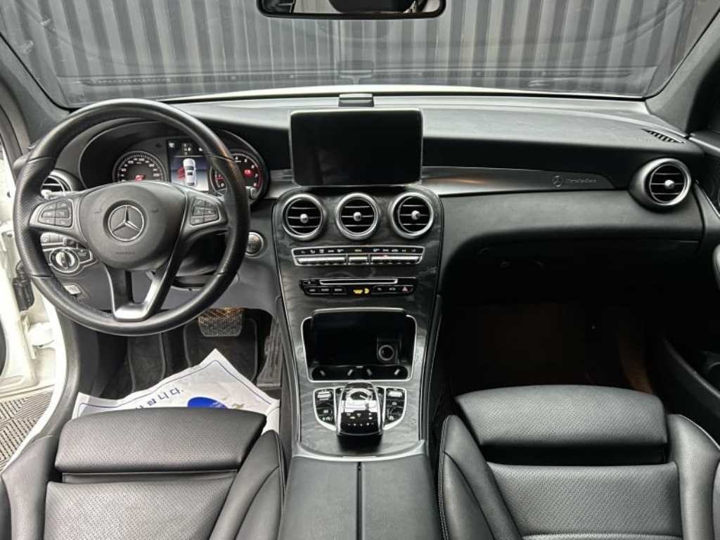 벤츠 GLC 클래스 GLC클래스 X253 GLC 300 4MATIC 쿠페 이미지 8