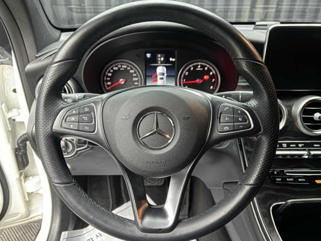 벤츠 GLC 클래스 GLC클래스 X253 GLC 300 4MATIC 쿠페 이미지 9