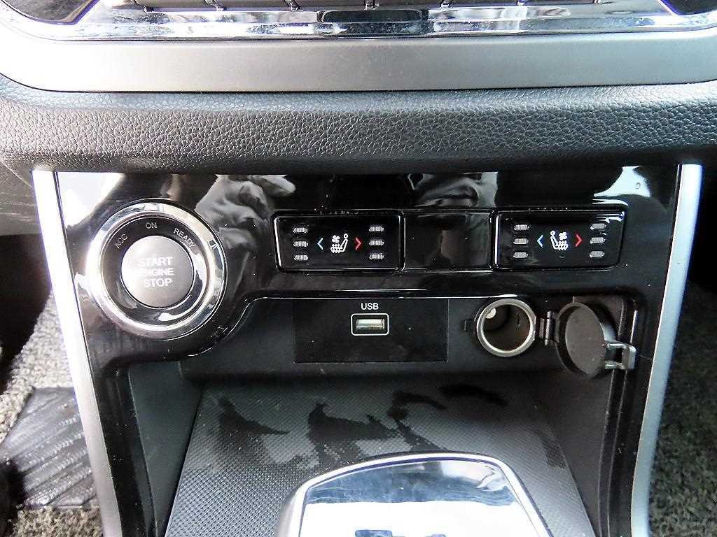 KG모빌리티(쌍용) 코란도 뷰티풀코란도 2WD 가솔린 1.5 C5 이미지 13