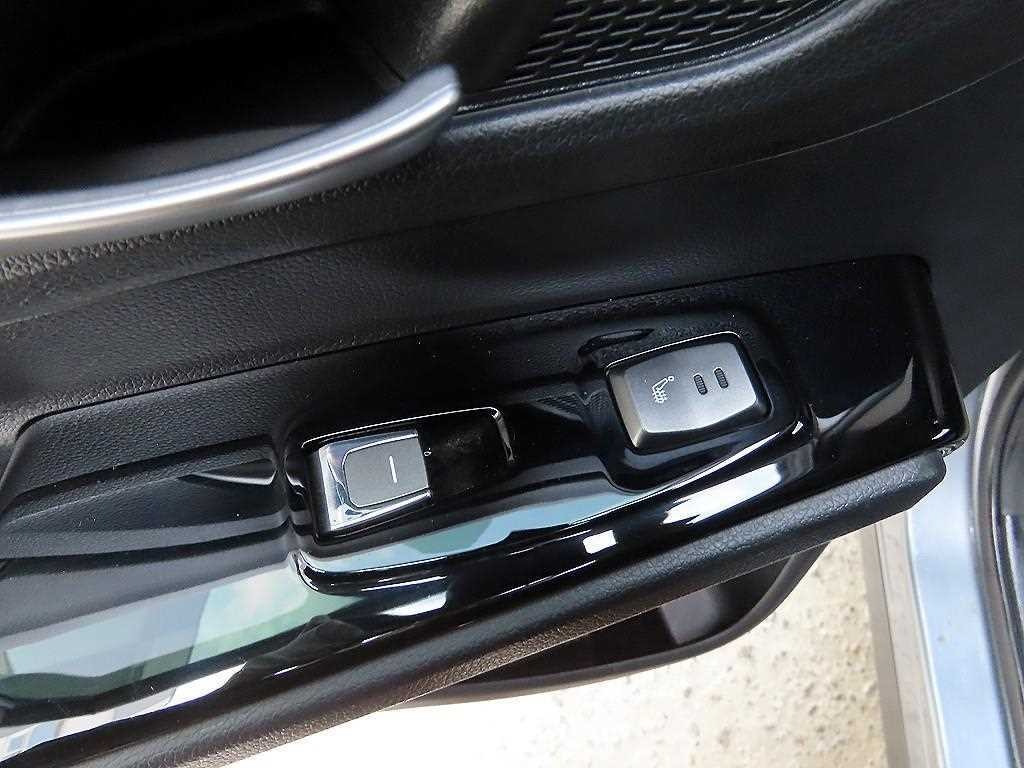 KG모빌리티(쌍용) 코란도 뷰티풀코란도 2WD 가솔린 1.5 C5 이미지 17