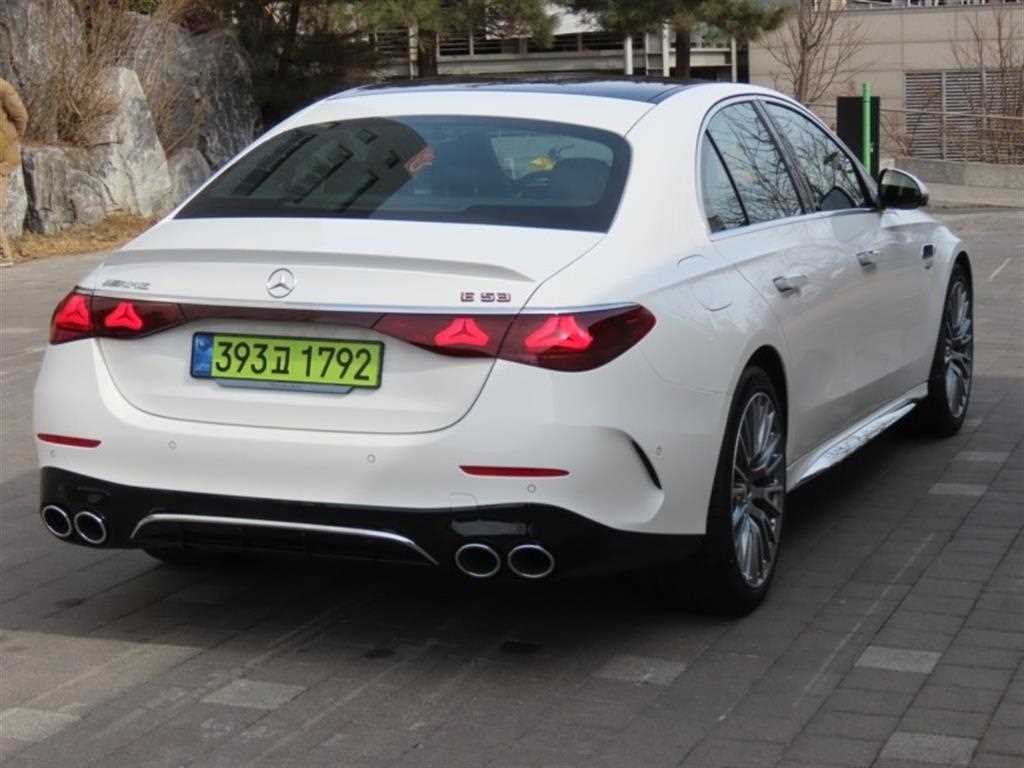 벤츠 E 클래스 E-클래스 W214 E53 AMG 하이브리드 4MATIC+ 이미지 3
