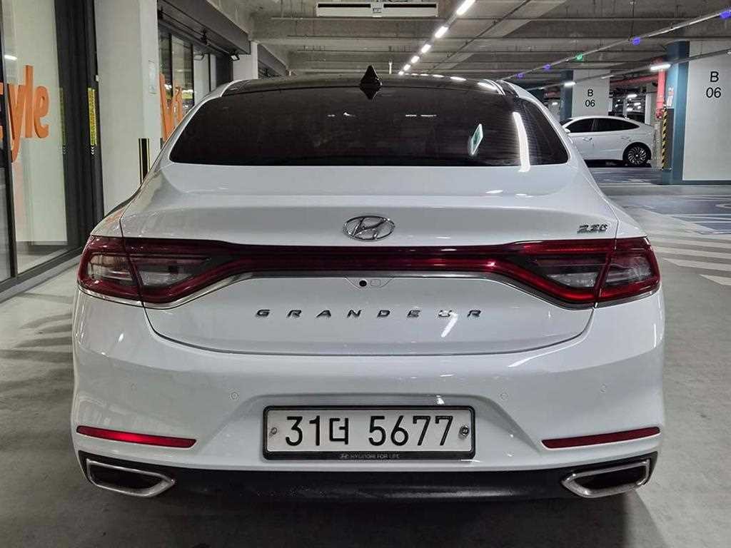 현대 그랜저 그랜저 IG 2.2 VGT 프리미엄 스페셜 이미지 5