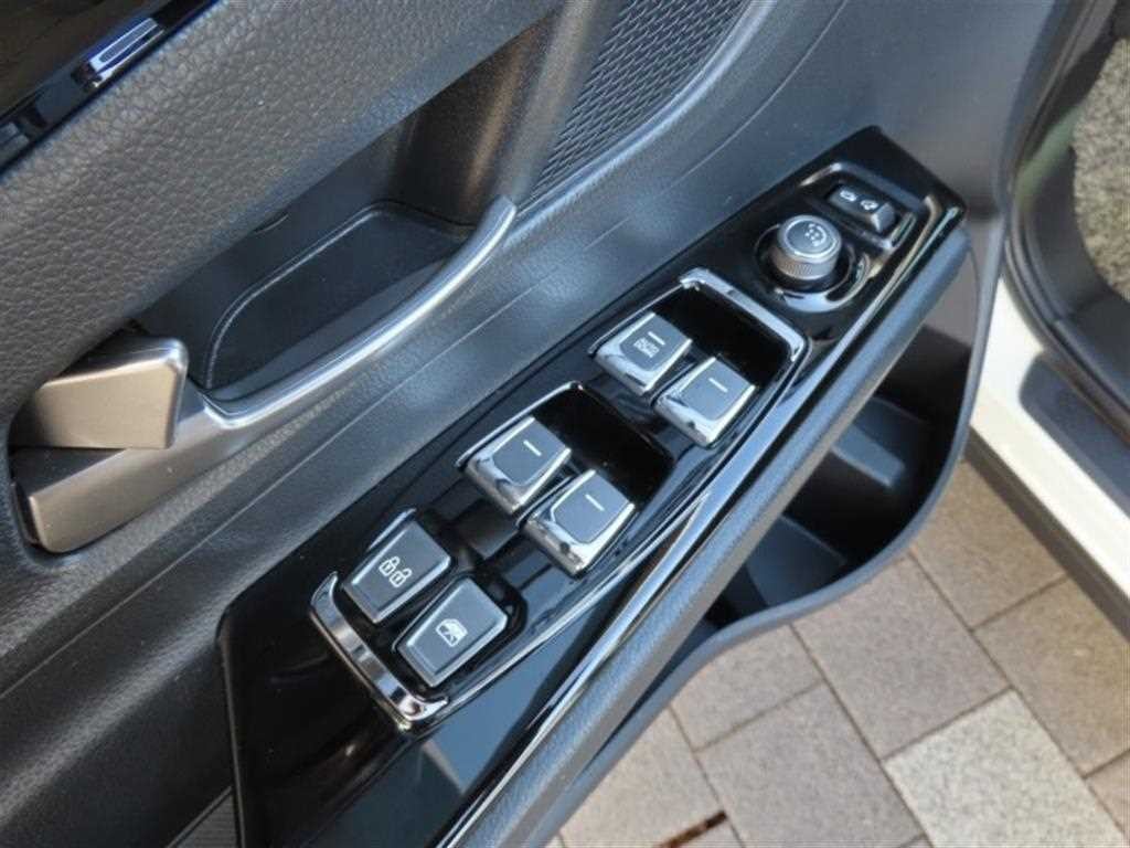 KG모빌리티(쌍용) 코란도 뷰티풀코란도 2WD 가솔린 1.5 C5 플러스 이미지 12