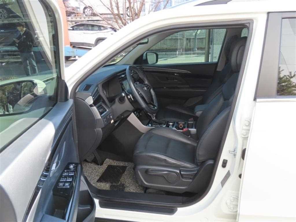 KG모빌리티(쌍용) 코란도 뷰티풀코란도 2WD 가솔린 1.5 C5 플러스 이미지 13