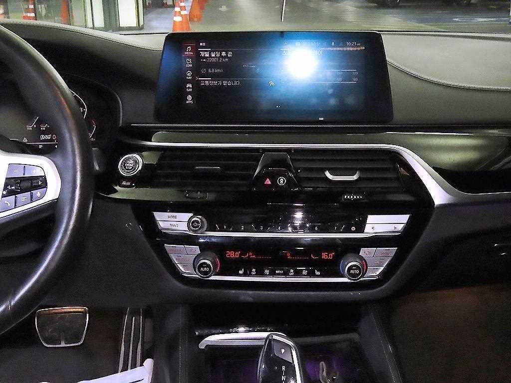 BMW 5시리즈 5시리즈 (G30) 520i M 스포츠 이미지 11