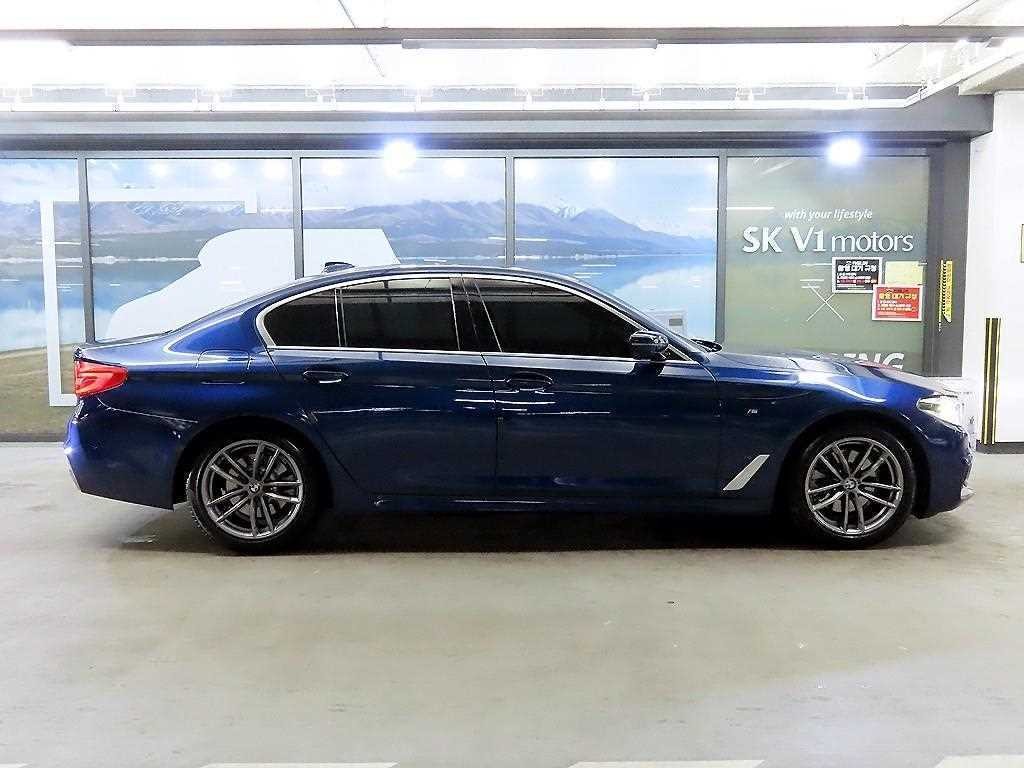 BMW 5시리즈 5시리즈 (G30) 520i M 스포츠 이미지 3