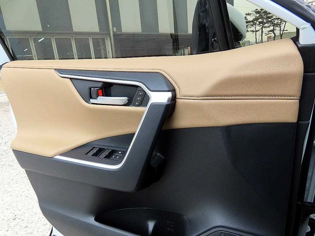 토요타 라브4 RAV4(5세대) 2.5 4WD 하이브리드 LTD 이미지 12
