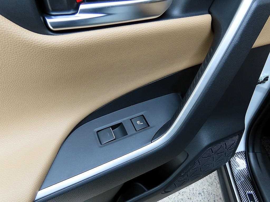 토요타 라브4 RAV4(5세대) 2.5 4WD 하이브리드 LTD 이미지 15