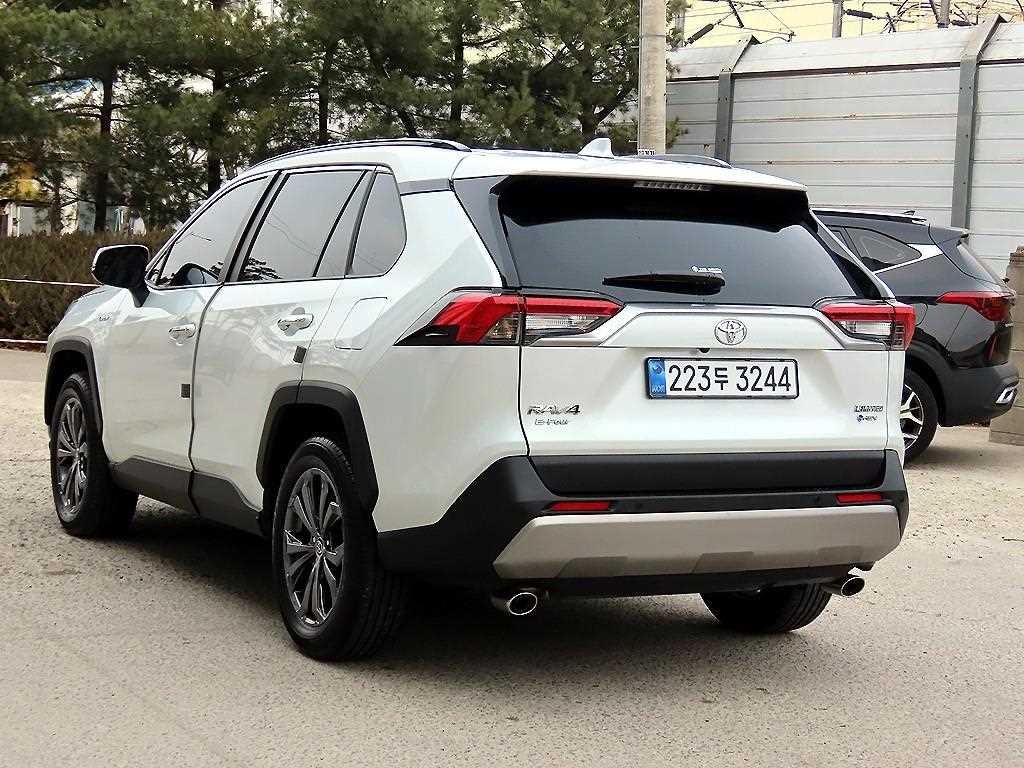 토요타 라브4 RAV4(5세대) 2.5 4WD 하이브리드 LTD 이미지 4