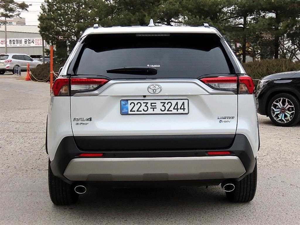 토요타 라브4 RAV4(5세대) 2.5 4WD 하이브리드 LTD 이미지 5