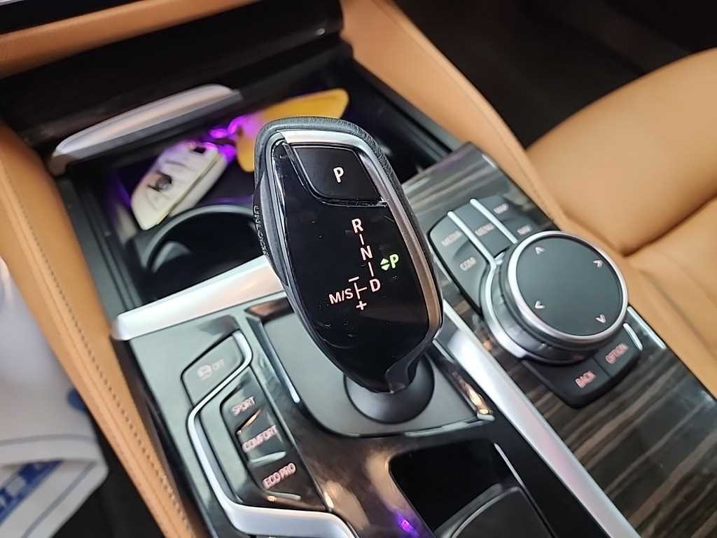 BMW 5시리즈 5시리즈 (G30) 520i 럭셔리 이미지 8