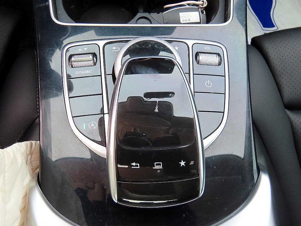 벤츠 C 클래스 C클래스 W205 C220 d 아방가르드 이미지 13