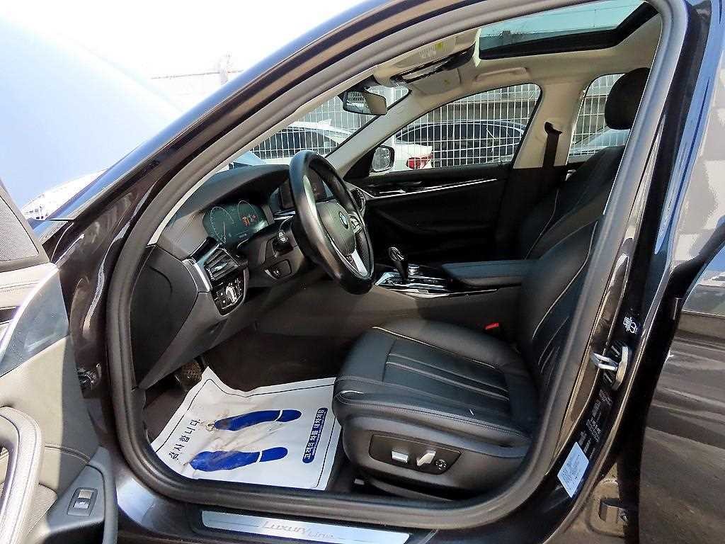 BMW 5시리즈 5시리즈 (G30) 520i 럭셔리 이미지 5