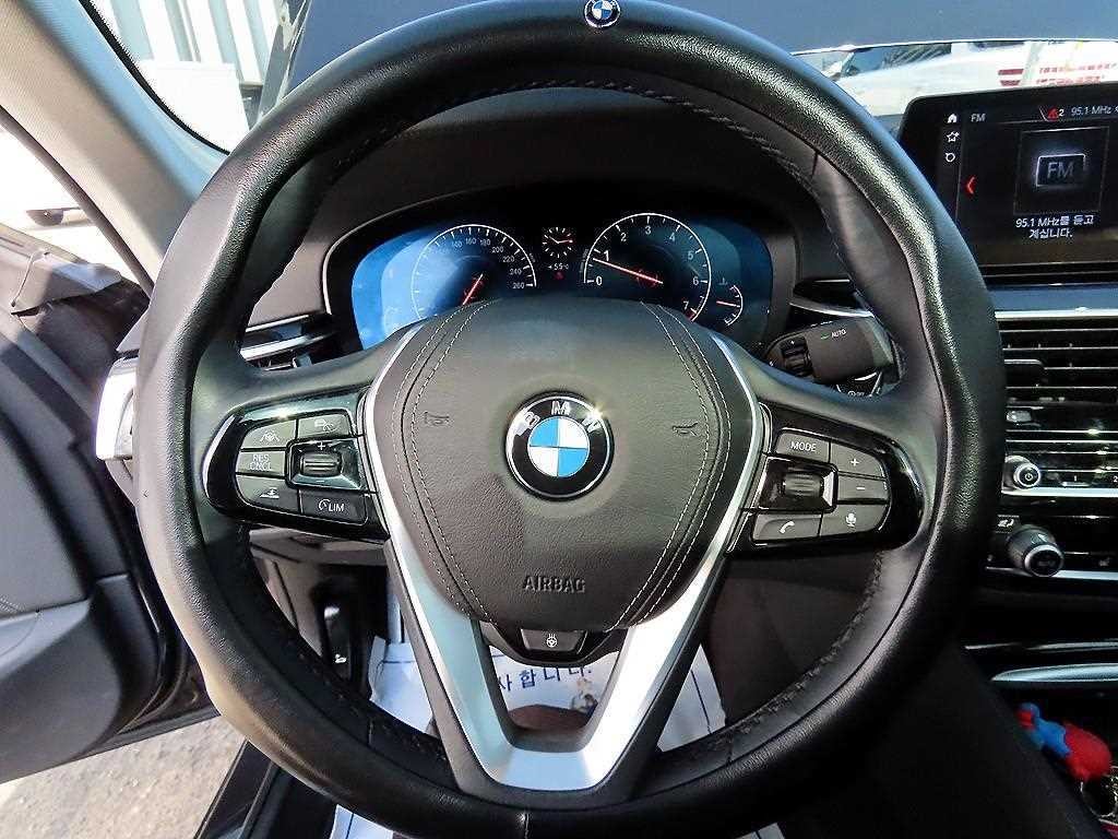 BMW 5시리즈 5시리즈 (G30) 520i 럭셔리 이미지 8