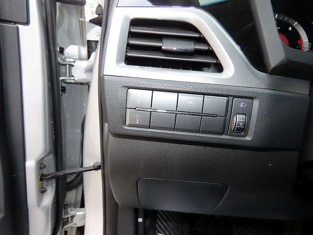 KG모빌리티(쌍용) 코란도 뷰티풀코란도 2WD 디젤 1.6 C5 플러스 이미지 12