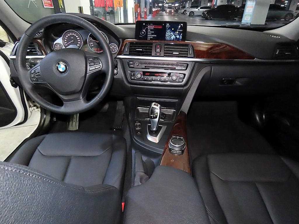 BMW 3시리즈 3시리즈 (F30) 320d 이미지 10