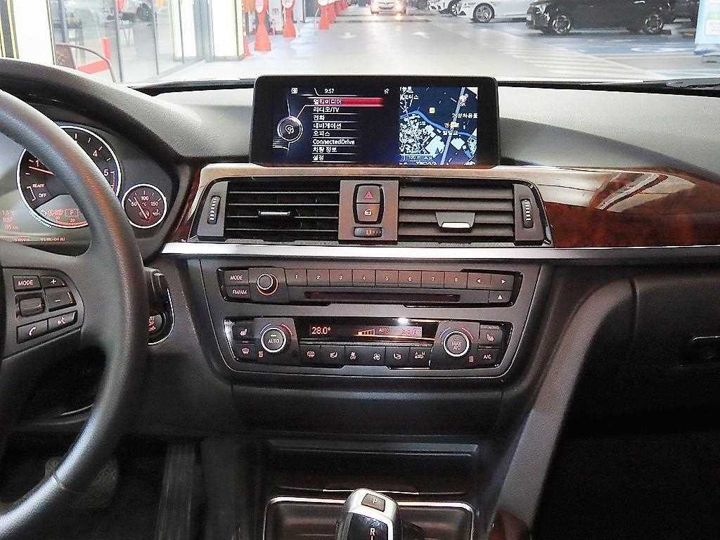 BMW 3시리즈 3시리즈 (F30) 320d 이미지 11