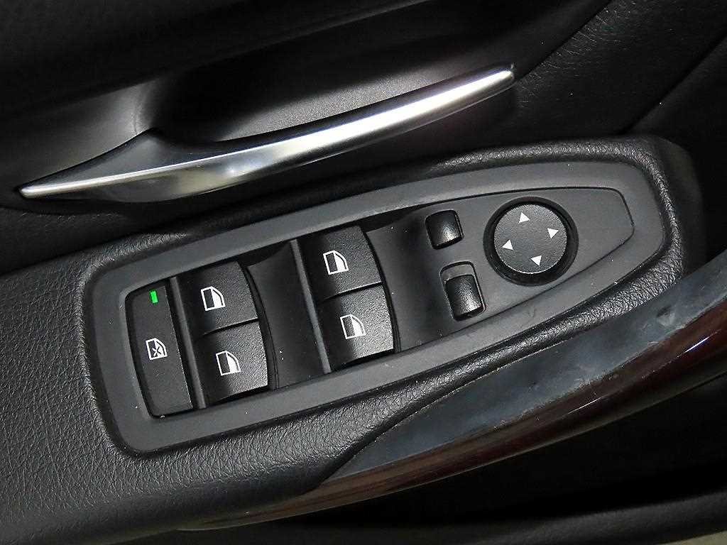 BMW 3시리즈 3시리즈 (F30) 320d 이미지 14