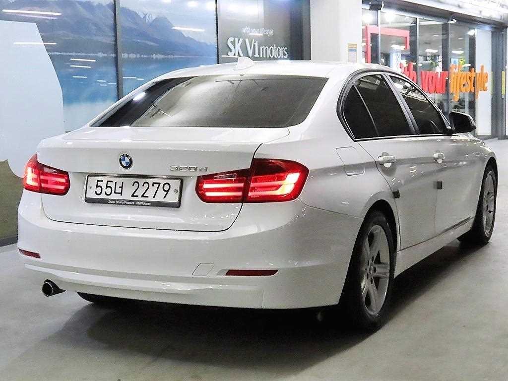 BMW 3시리즈 3시리즈 (F30) 320d 이미지 4