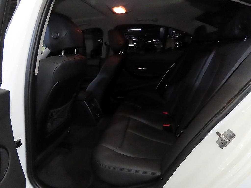 BMW 3시리즈 3시리즈 (F30) 320d 이미지 7
