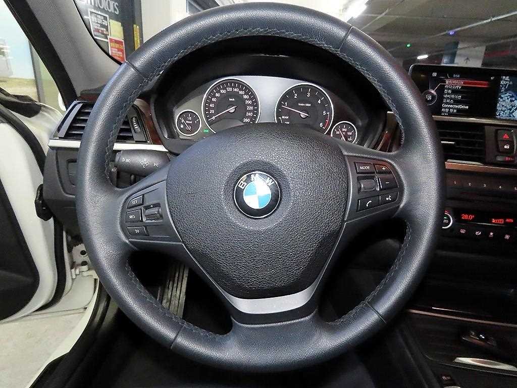BMW 3시리즈 3시리즈 (F30) 320d 이미지 8