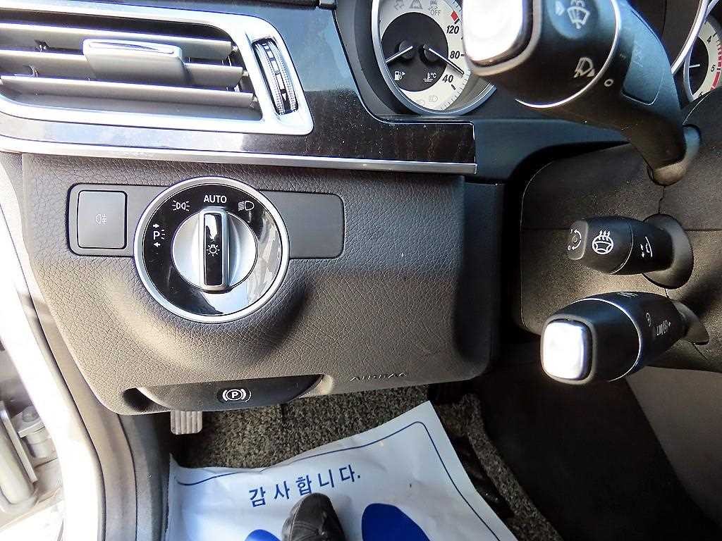 벤츠 E 클래스 E-클래스 W212 E250 블루텍 4MATIC 아방가르드 이미지 11