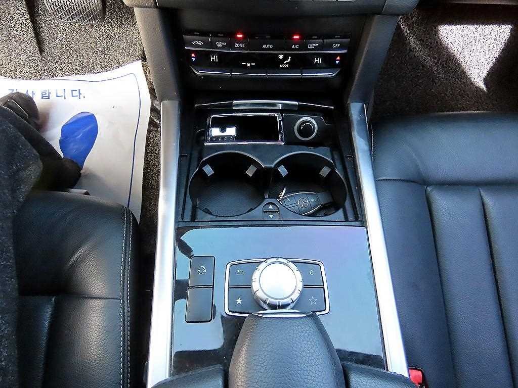 벤츠 E 클래스 E-클래스 W212 E250 블루텍 4MATIC 아방가르드 이미지 12