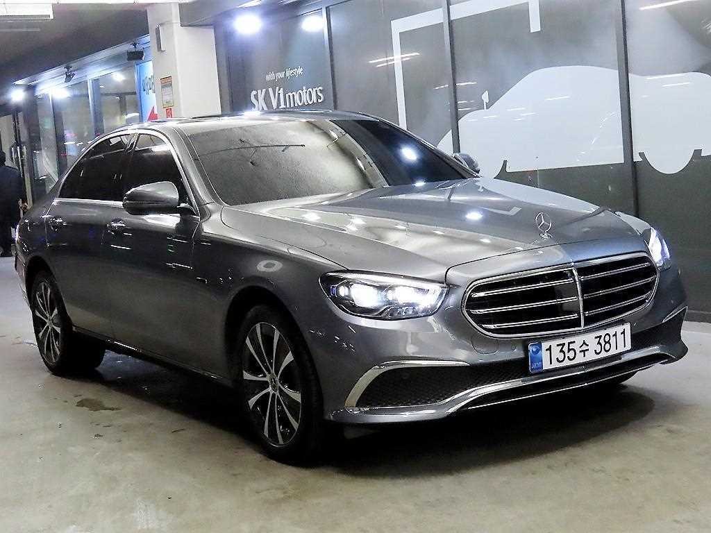 벤츠 E 클래스 E-클래스 W213 E300e 4MATIC 익스클루시브 이미지 1