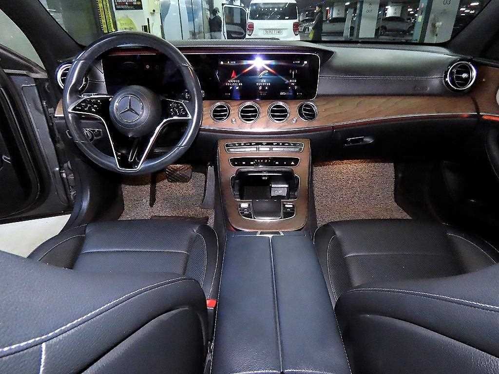 벤츠 E 클래스 E-클래스 W213 E300e 4MATIC 익스클루시브 이미지 10