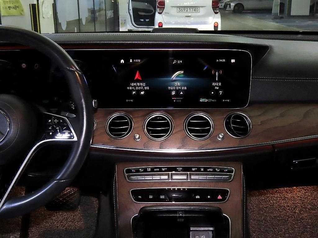 벤츠 E 클래스 E-클래스 W213 E300e 4MATIC 익스클루시브 이미지 11