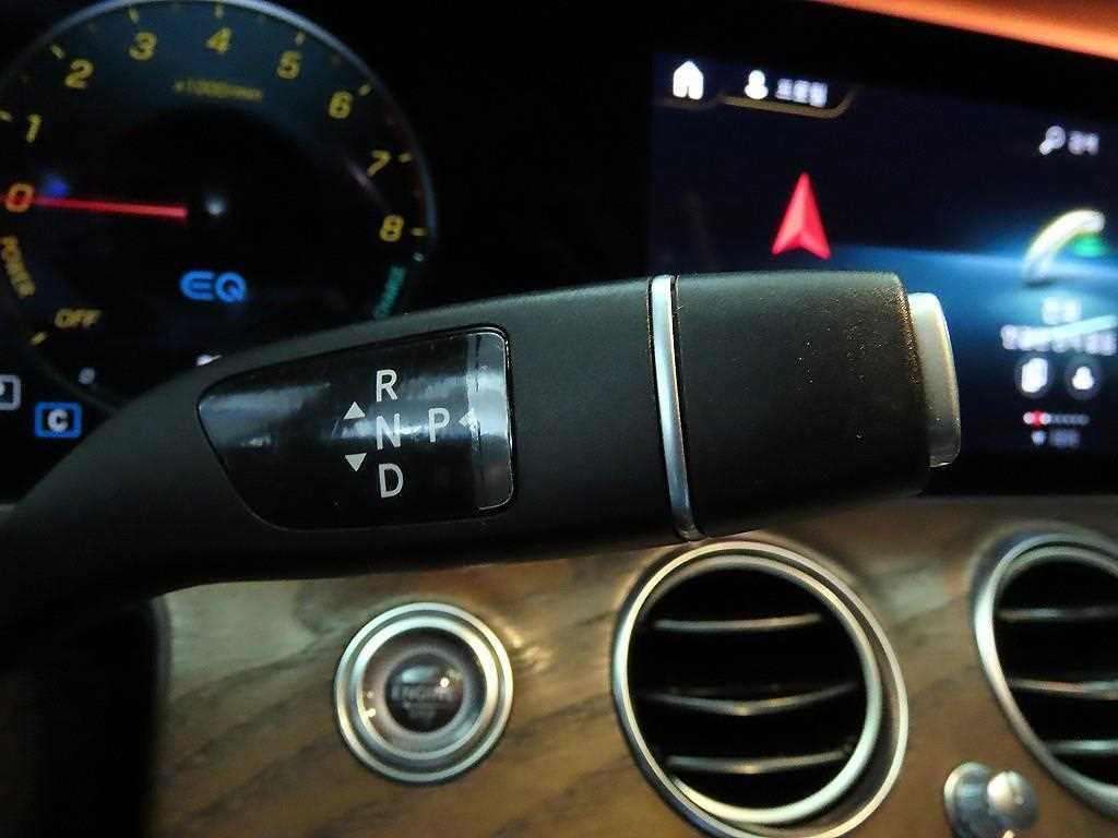 벤츠 E 클래스 E-클래스 W213 E300e 4MATIC 익스클루시브 이미지 12