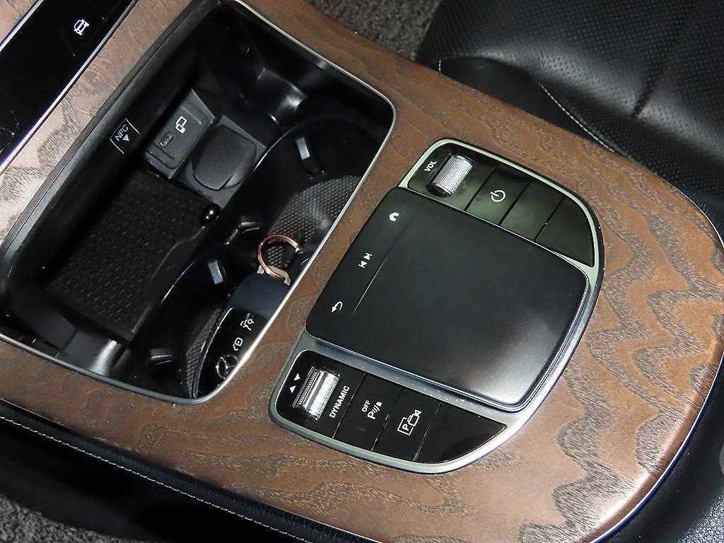 벤츠 E 클래스 E-클래스 W213 E300e 4MATIC 익스클루시브 이미지 13