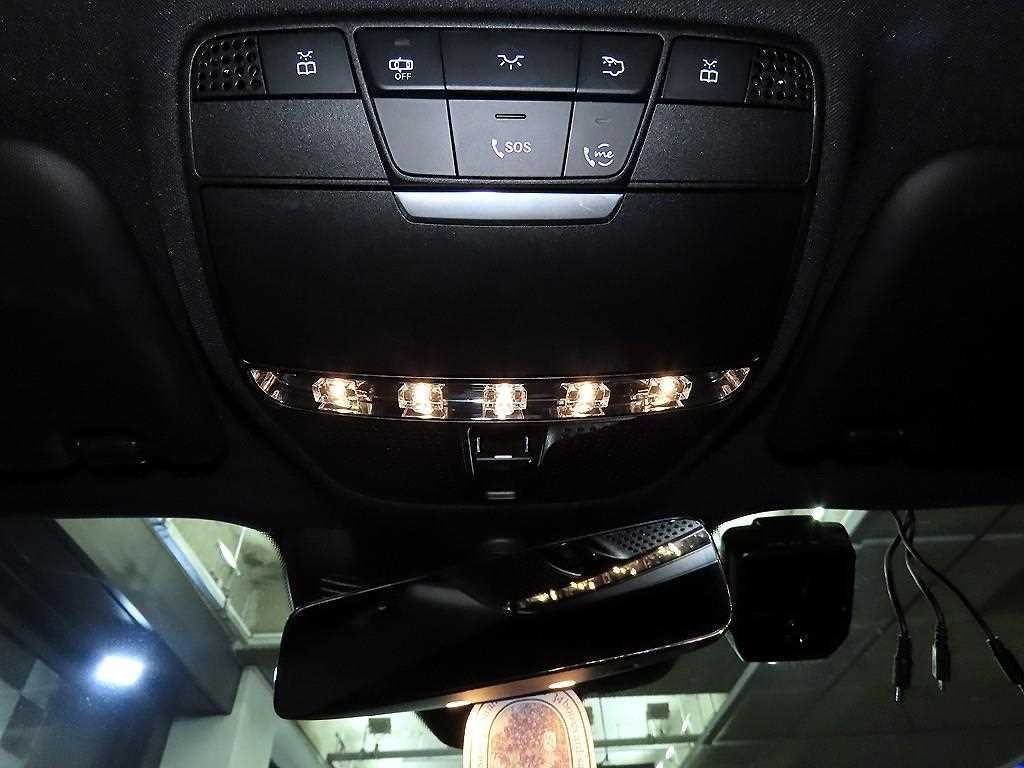 벤츠 E 클래스 E-클래스 W213 E300e 4MATIC 익스클루시브 이미지 14