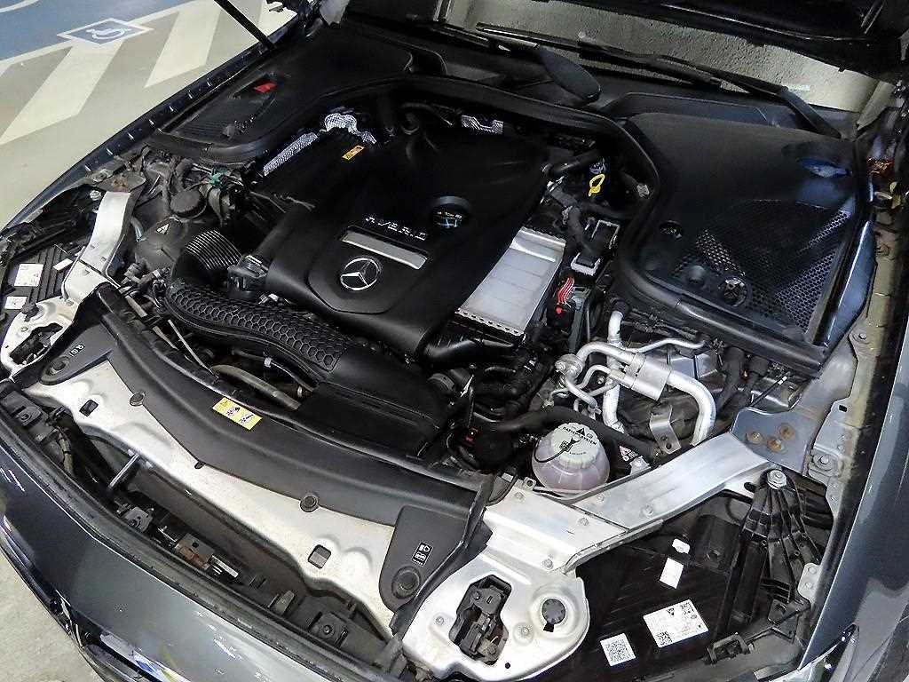 벤츠 E 클래스 E-클래스 W213 E300e 4MATIC 익스클루시브 이미지 19