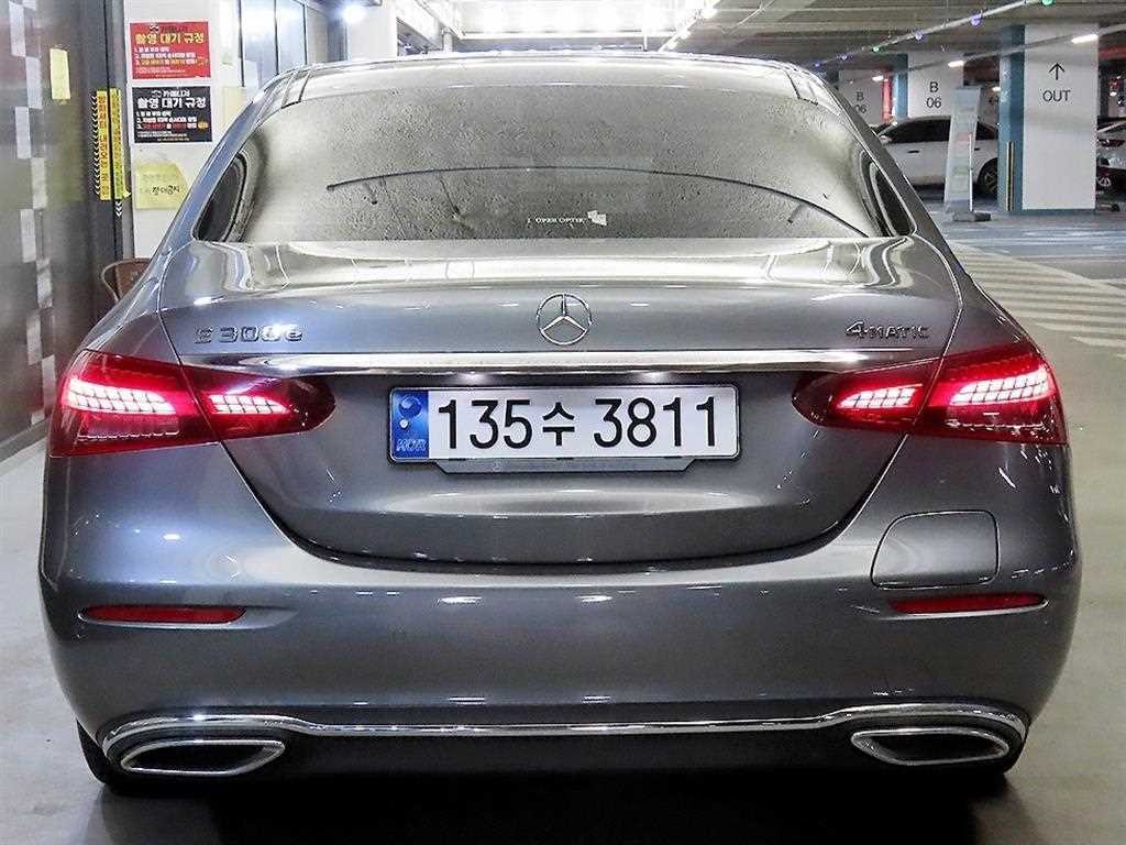 벤츠 E 클래스 E-클래스 W213 E300e 4MATIC 익스클루시브 이미지 5