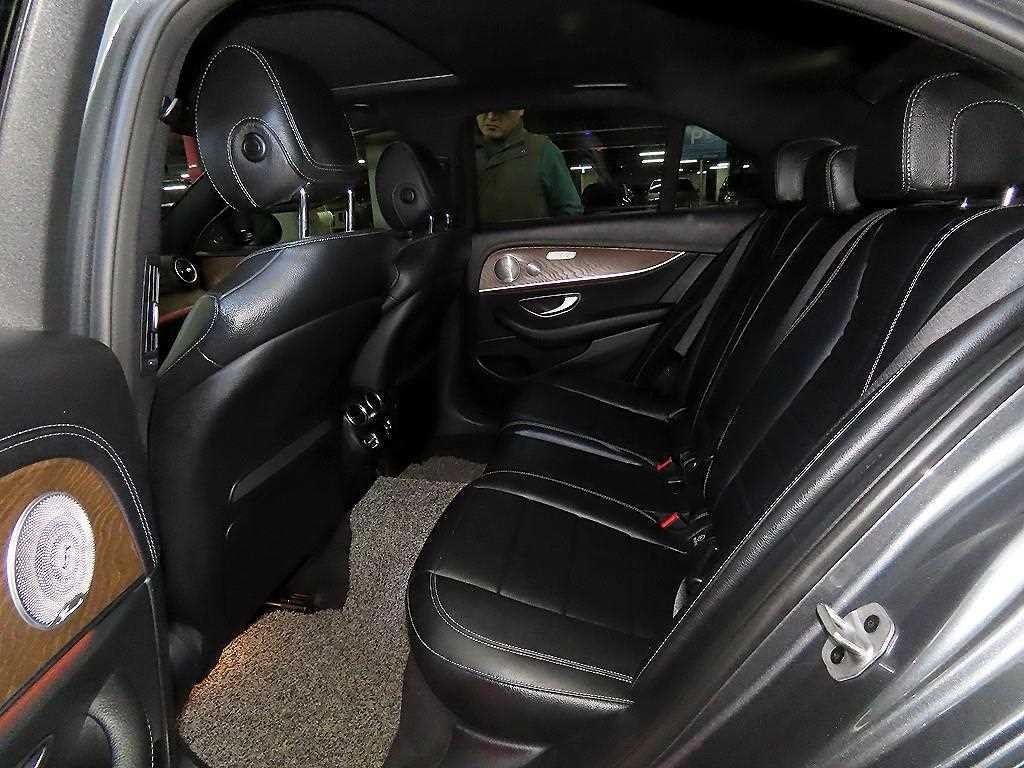 벤츠 E 클래스 E-클래스 W213 E300e 4MATIC 익스클루시브 이미지 7